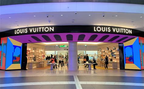 louis vuitton airport store locations.